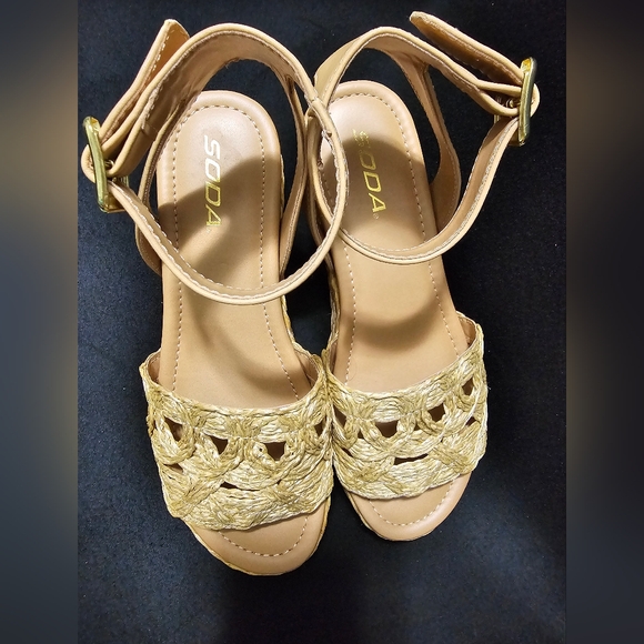 Soda Tan and Beige Women's Sandals size 7 - Picture 6 of 8